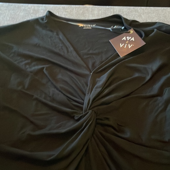 Ava & Viv Short Sleeve V-Neck Front Twist Top - Picture 4 of 4